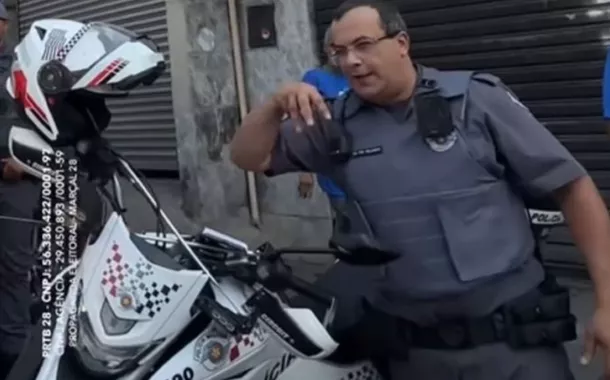 PM fazendo o gesto de apoio ao candidato de extrema direita