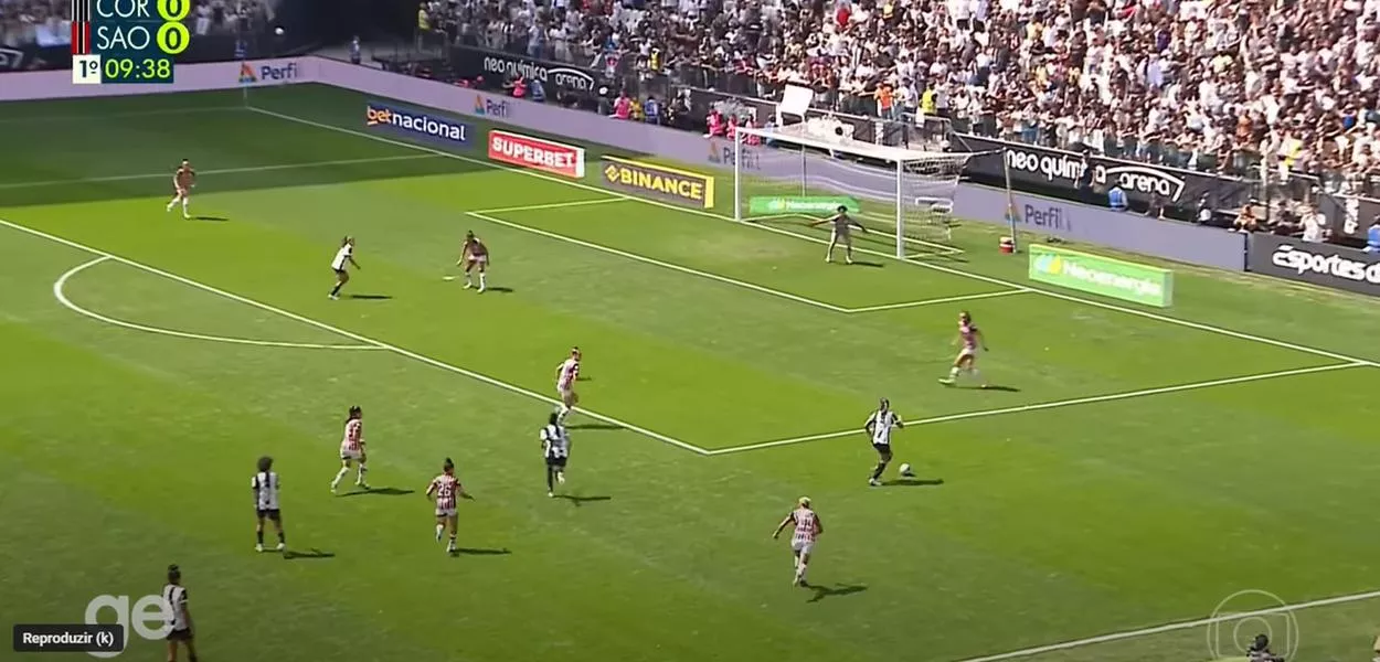 Corinthians (preto e branco) e São Paulo