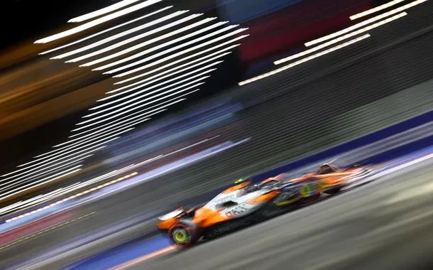 FOTO DE ARQUIVO: Fórmula 1 - Grande Prêmio de Cingapura - Circuito de Marina Bay Street, Cingapura - 21 de setembro de 2024 Lando Norris, da McLaren, durante a qualificação