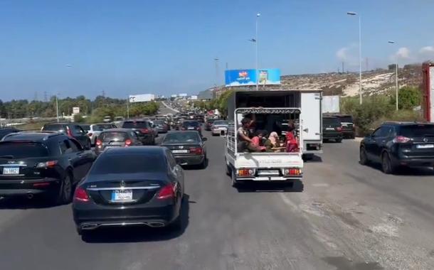 Atacados por Israel, libaneses lotam estradas e fogem da zona de conflito; mortes sobem para 274