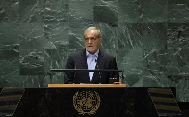 O presidente do Irã, Masoud Pezeshkian, discursa na 79ª Assembleia Geral das Nações Unidas na sede da ONU em Nova York, EUA, em 24 de setembro de 2024