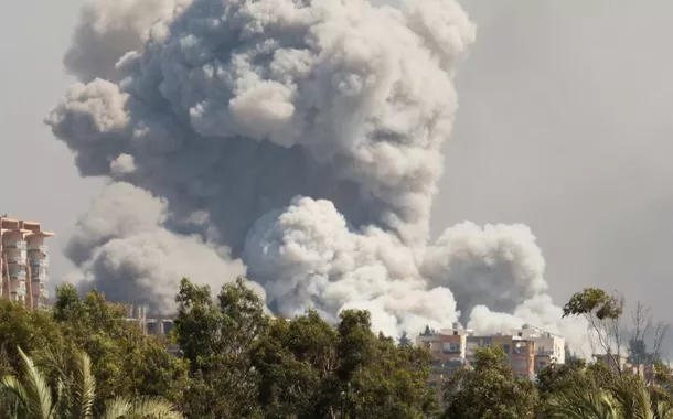 Fumaça sobe sobre o sul do Líbano após ataques israelenses