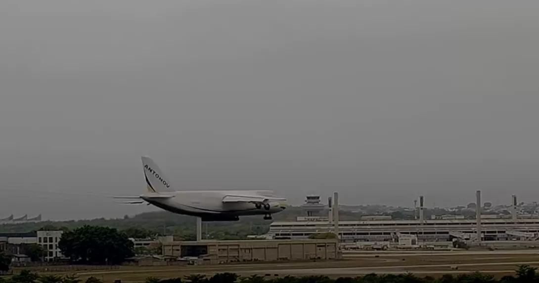 Antonov AN-124, a maior aeronave de carga do mundo, no Aeroporto Internacional do Galeão, Rio de Janeiro, 28 de setembro de 2024