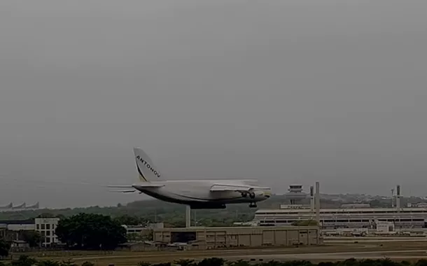 Antonov AN-124, a maior aeronave de carga do mundo, no Aeroporto Internacional do Galeão, Rio de Janeiro, 28 de setembro de 2024