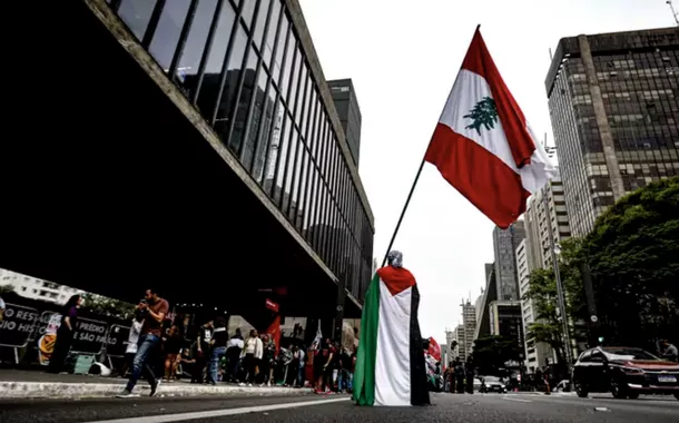 Palestinos protestam na Avenida Paulista contra ataques israelenses ao Líbano