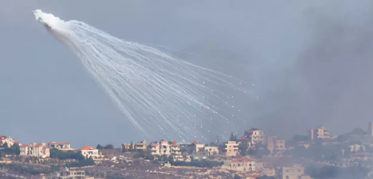 Artilharia disparada pelo Exército israelense contra o Líbano