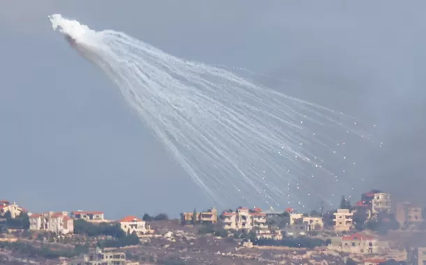 Artilharia disparada pelo Exército israelense contra o Líbano