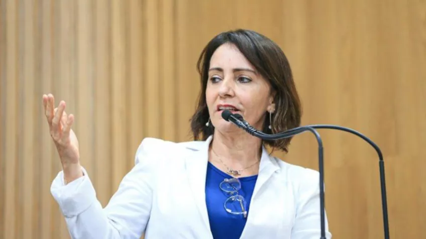Emília Corrêa
