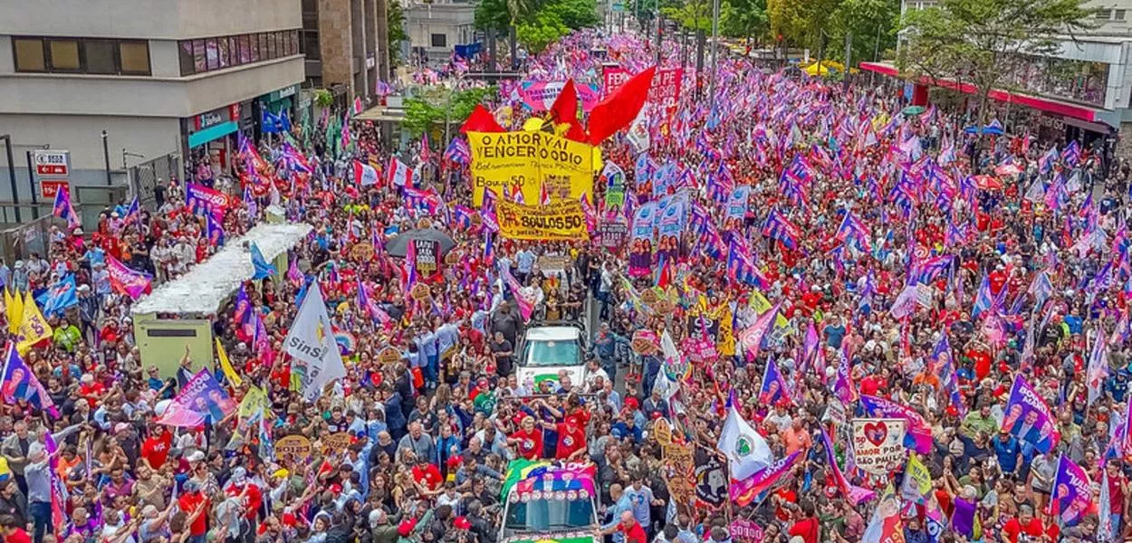 São Paulo, SP, 05.10.2024 - Presidente Luiz Inácio Lula da Silva durante caminhada com Guilherme Boulos na Avenida Paulista