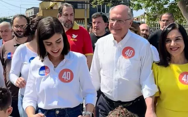 Tabata Amaral vota acompanhada de Alckmin em São Paulo