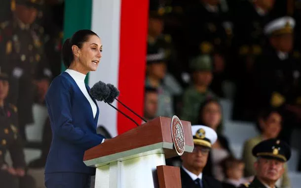 A presidente do México, Claudia Sheinbaum, durante cerimônia no Campo Militar 1, na Cidade do México, México
03/10/2024
REUTERS/Raquel Cunha