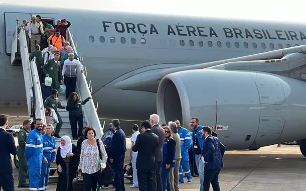 voo com repatriados do Líbano