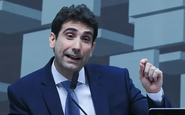 Galípolo diz que inflação deve seguir em patamar elevado: "desconfortável para as empresas e famílias"