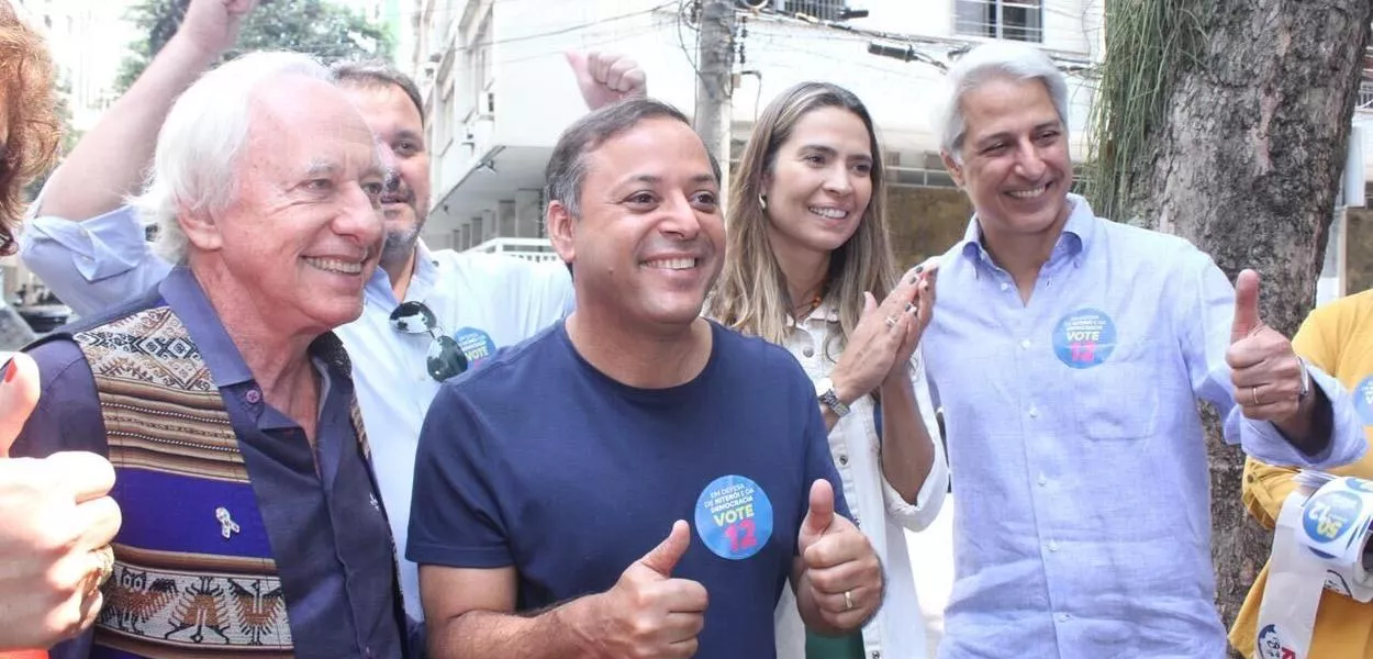 O presidente estadual do partido, Alessandro Molon, o deputado estadual Carlos Minc e a vereadora eleita pelo PSB no Rio de Janeiro, Tatiana Roque, caminharam ao lado de Rodrigo Neves na Rua Paulo Gustavo, em Icaraí