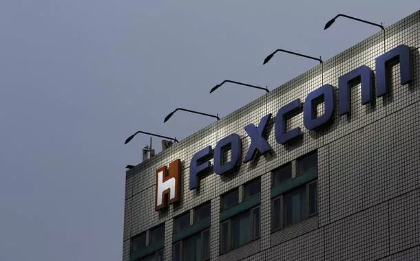 O logotipo da Foxconn, nome comercial da Hon Hai Precision Industry, é visto no topo da sede da empresa em New Taipei City, Taiwan