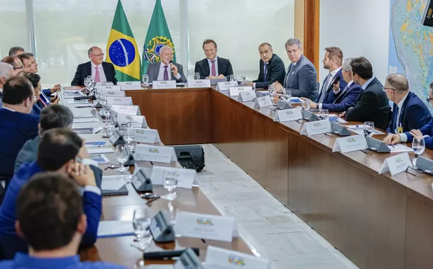 Representantes da Anfavea informaram ao presidente Lula que a produção de veículos automotores no terceiro trimestre totalizou 715 mil unidades, 19% a mais que no mesmo período do ano passado