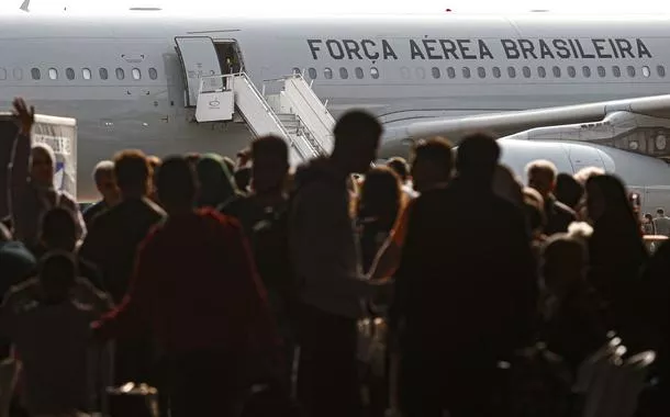 Chega a SP décimo terceiro voo com 150 repatriados do Líbano