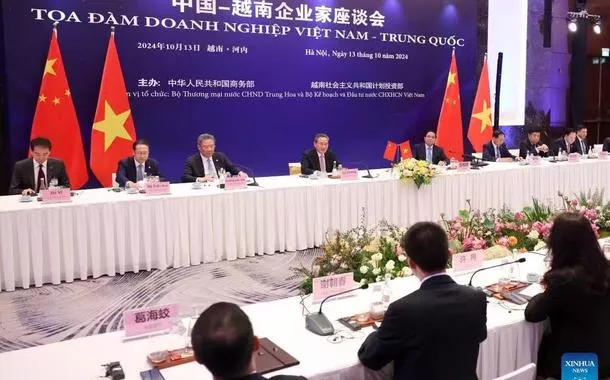 Li Qiang pede que empresários chineses e vietnamitas promovam cooperação