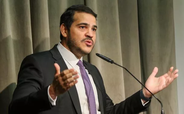 'Brasil não é terra sem lei e não ficará de braços cruzados', diz ministro da AGU após nova política da Meta