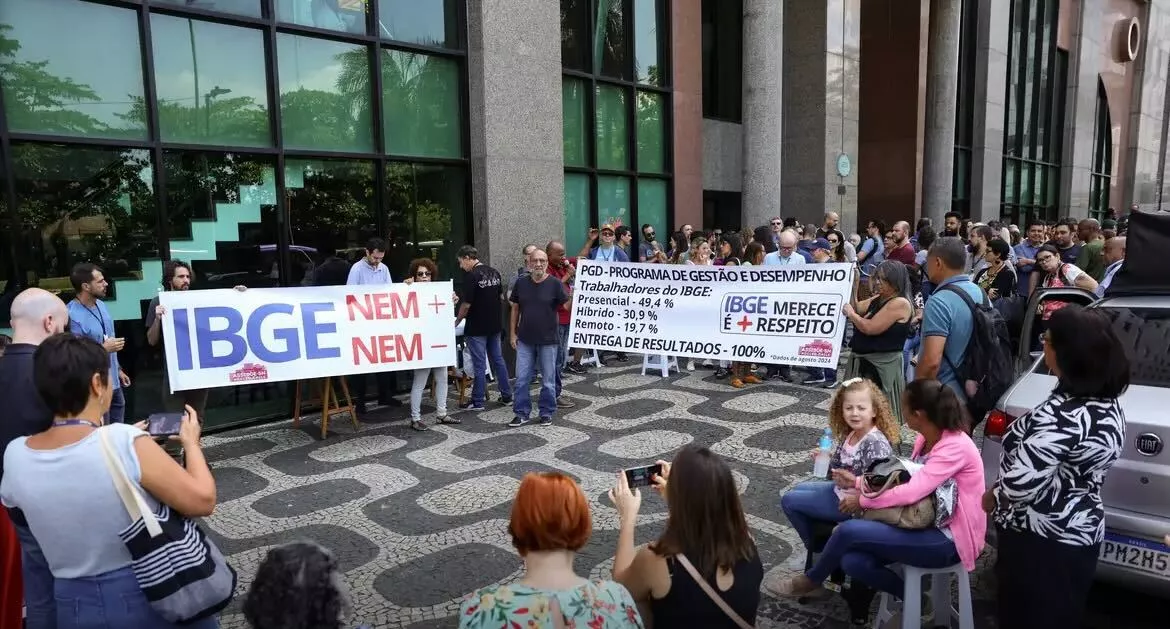 Funcionários do IBGE fazem paralisação de 24 horas