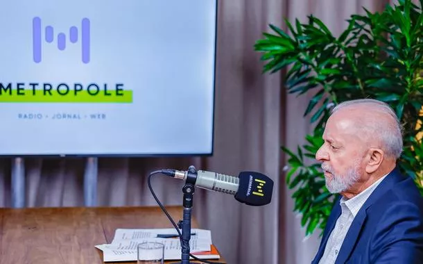 Presidente da República, Luiz Inácio Lula da Silva, durante entrevista a Mário Kertész, da Rádio Metrópole. Salvador - BA