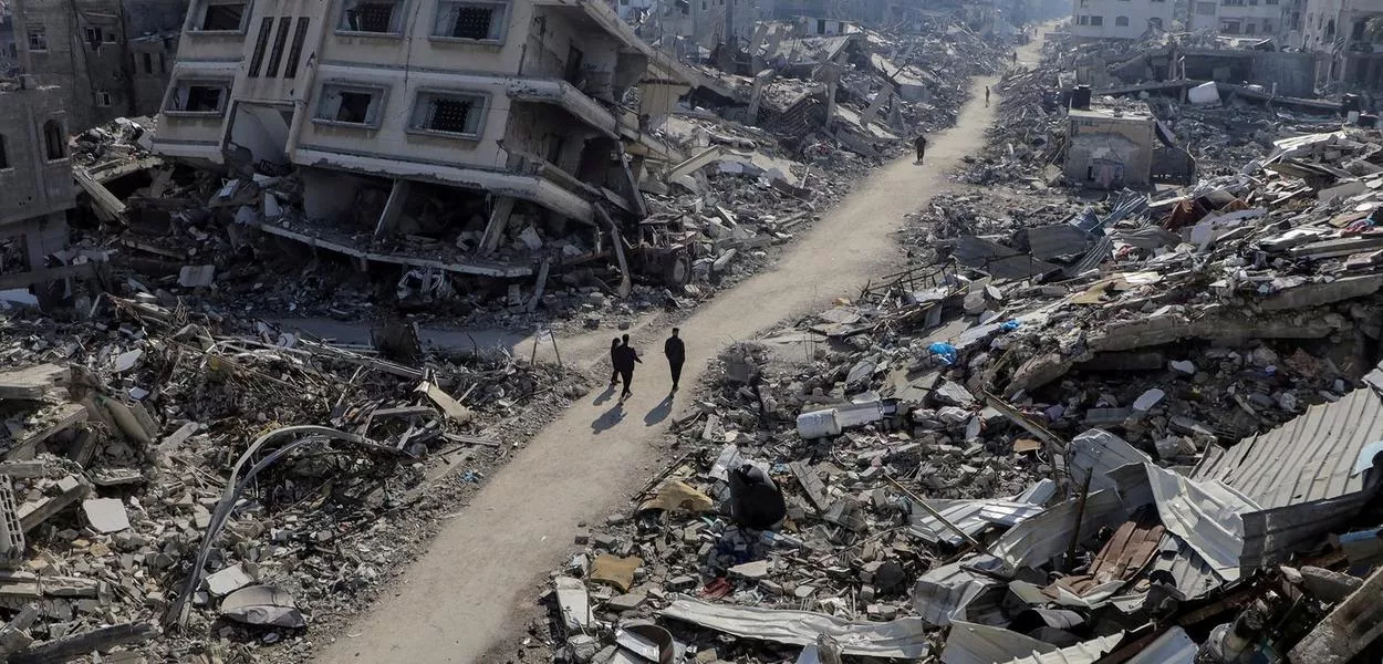 Prédios destruídos no campo de refugiados de Jabalia, no norte da Faixa de Gaza
22/02/2024
REUTERS/Mahmoud Issa