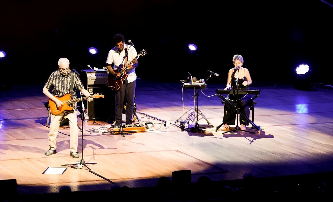 Gilberto Gil se apresenta ao público chinês no Shanghai Oriental Art Center em 7/10/2024