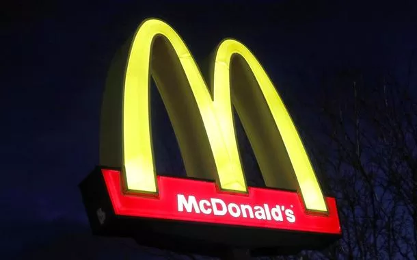 Logo do McDonald's no Queens, em Nova York
17/3/2020 REUTERS/Andrew Kelly/Arquivo