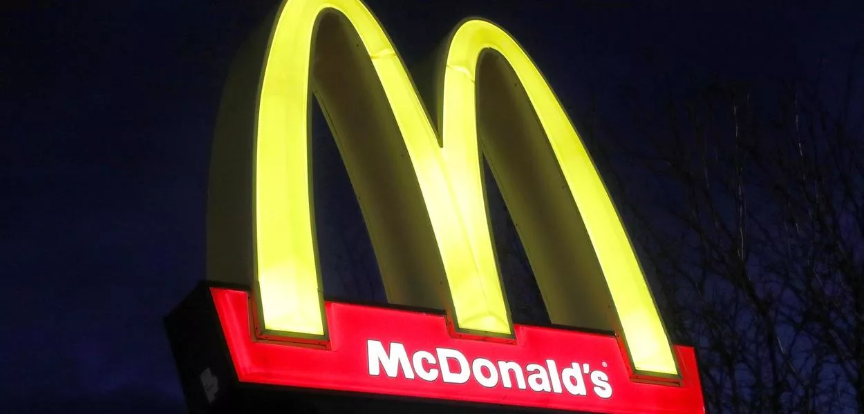 Logo do McDonald's no Queens, em Nova York
17/3/2020 REUTERS/Andrew Kelly/Arquivo