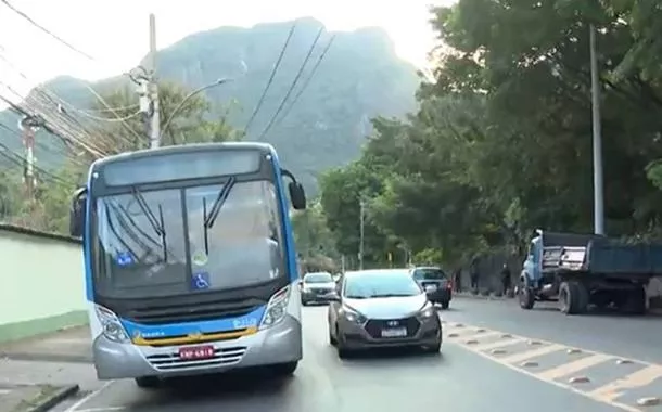 Ônibus usado por criminosos no Rio 