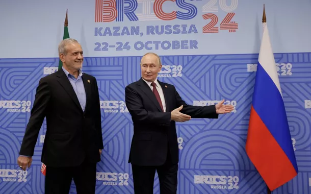 Masoud Pezeshkian e Vladimir Putin