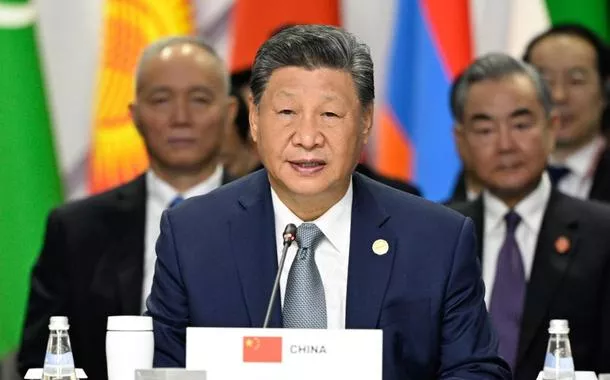 Xi pede que os países do "BRICS Plus" busquem segurança e desenvolvimento comuns e harmonia entre civilizações