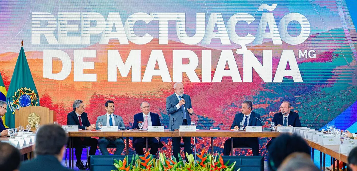 Evento de assinatura do novo acordo de Mariana