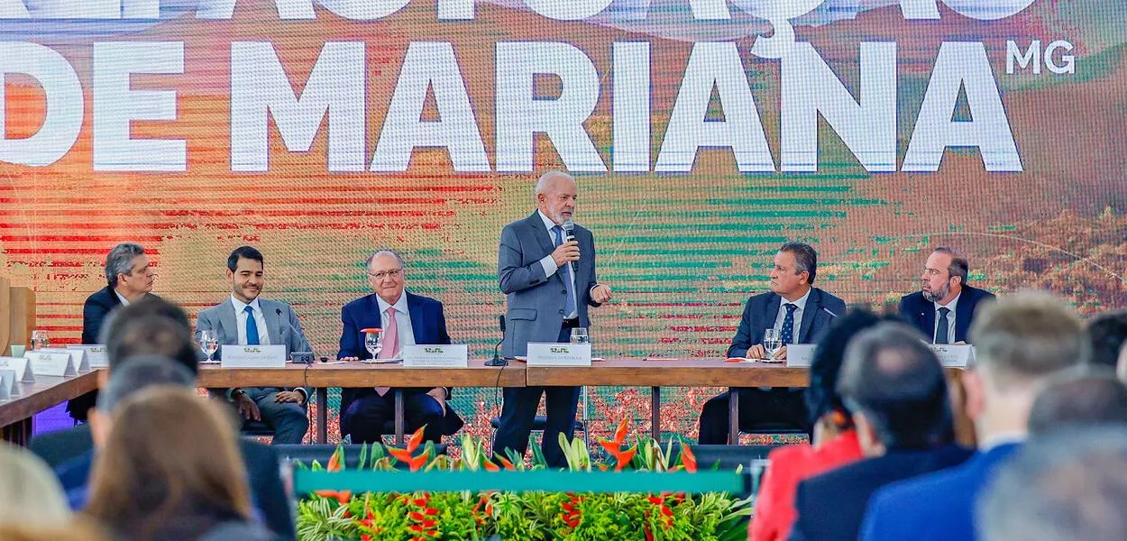 Lula durante evento de assinatura do novo acordo de Mariana