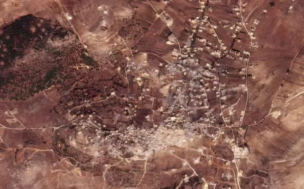 Ataques israelenses deixam cidades na fronteira libanesa em ruínas, mostram imagens de satélite