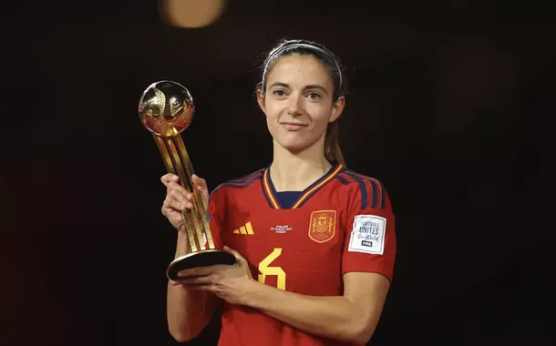 Aitana Bonmatí, da Espanha, é eleita melhor futebolista do mundo pela segunda vez