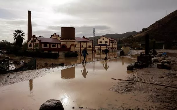 Men walk along a flooded area after heavy rains and floods in Alora, Spain October 29, 2024. REUTERS/Jon Nazca