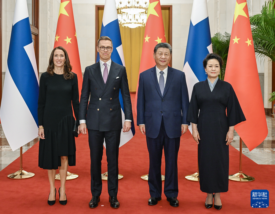 Xi Jinping reúne-se com presidente finlandês em Beijing