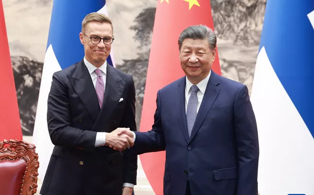 Xi Jinping reúne-se com presidente finlandês em Beijing