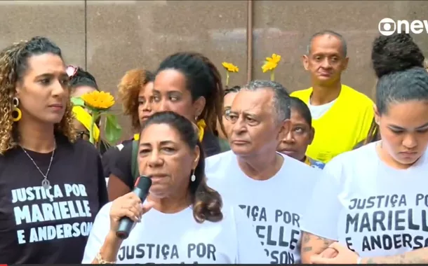 'A sensação é de reviver a dor', diz mãe de Marielle Franco em ato antes de júri popular