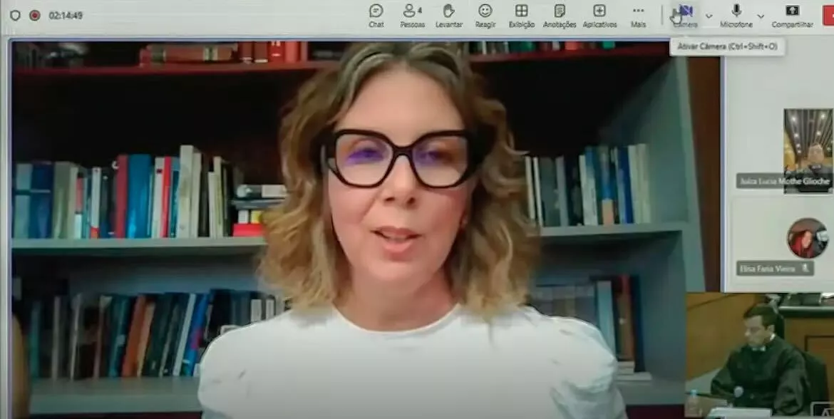 Para Fernanda Chaves, "nem quando morreu, ela parou”