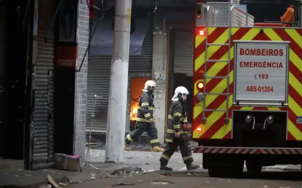 Incêndio de grandes proporções atingiu shopping na região do Brás, em São Paulo