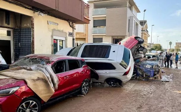 Espanha busca corpos em cenário de 'terra arrasada' após pior enchente do século que deixou 140 mortos