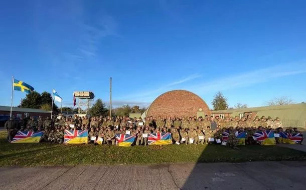 Rússia divulga fotos de tropas ucranianas treinando em campos de tiro do Reino Unido