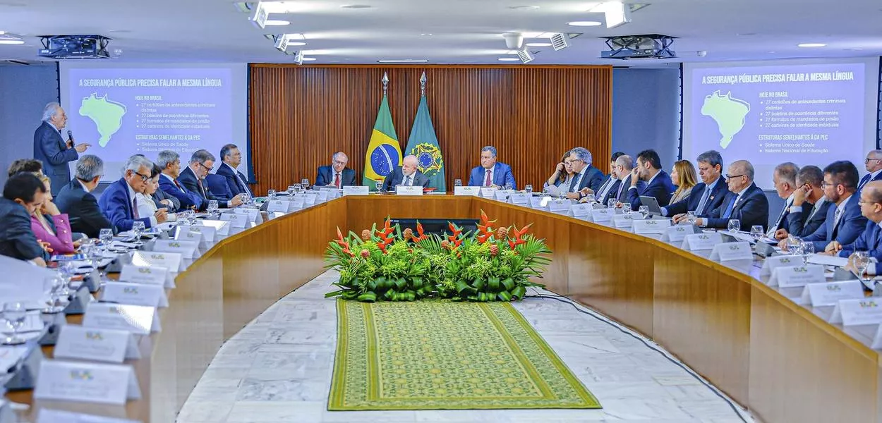 Presidente Lula em reunião com governadores sobre a PEC da Segurança