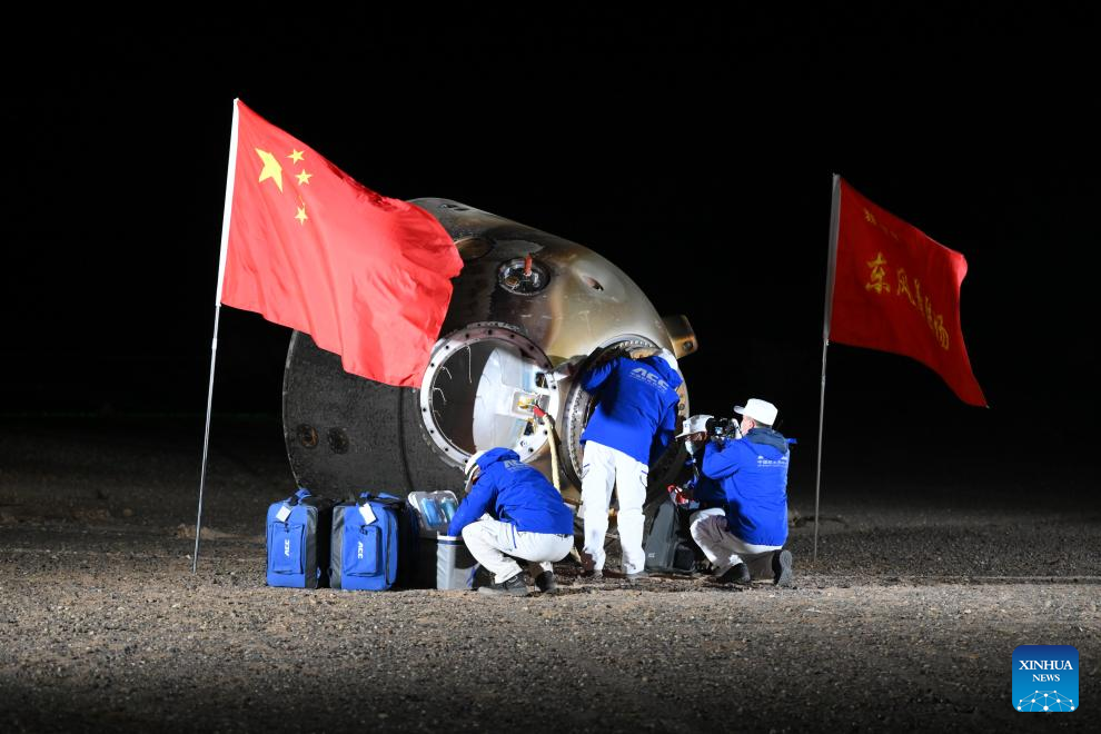 Astronautas chineses retornam à Terra em segurança