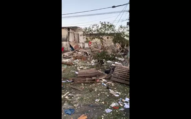 Escombros de prédio que desabou em Maceió