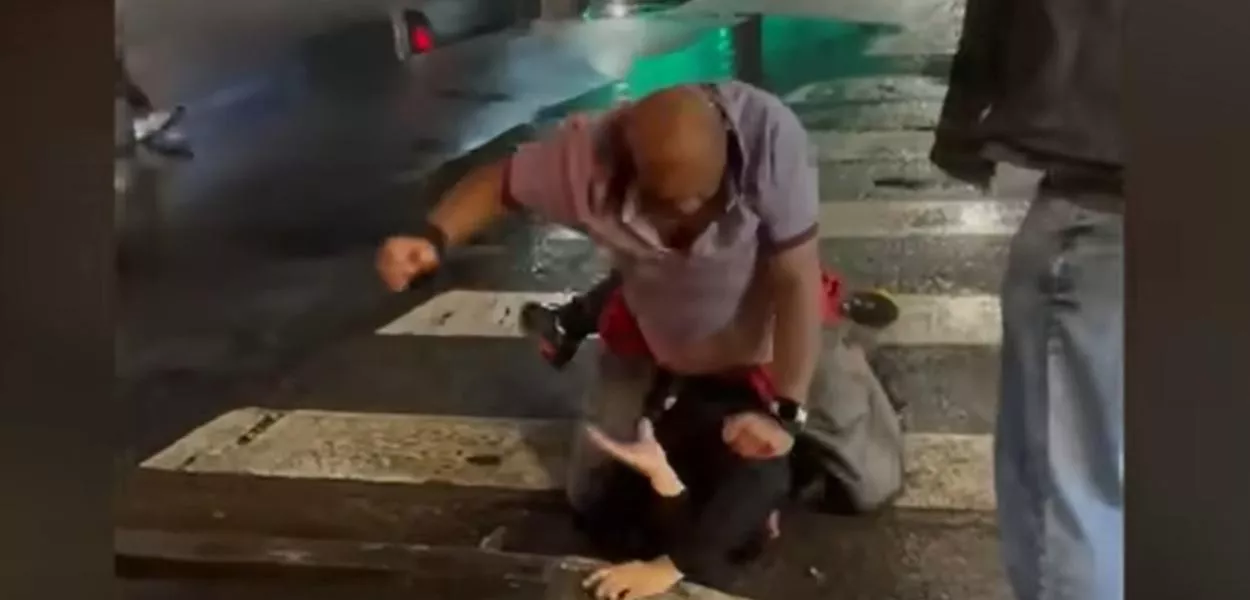 Filho de Maguila agride ambulante