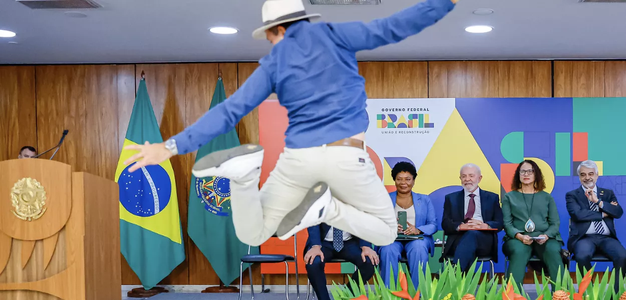 12.11.2024 - Presidente Luiz Inácio Lula da Silva durante Sanção do Projeto de Lei n° 397/2019, que institui o Dia Nacional do Maracatu, no Palácio do Planalto, em Brasília - DF.