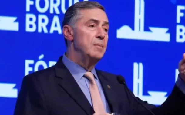 Barroso defende regulação de redes sociais e IA para evitar "abismo de incivilidade"